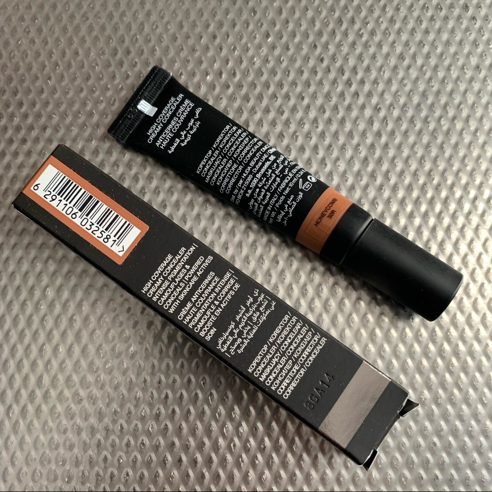HUDA BEAUTY Overachiever High Coverage Concealer - Picture 2 of 4